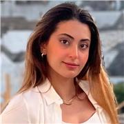 Ciao! Sono Golnaz, una studentessa Master in Inglese, con un background internazionale e una grande passione per le lingue.